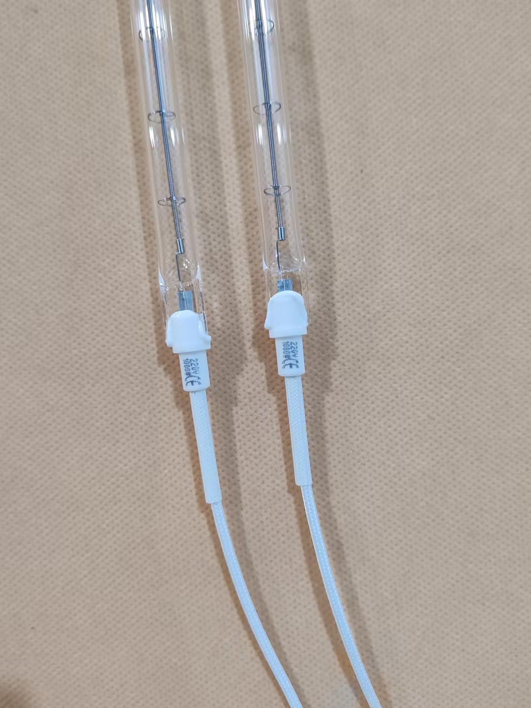 Custom Made 610mm 2000w White Coating Halogen Heating Lamps with Mental Clip